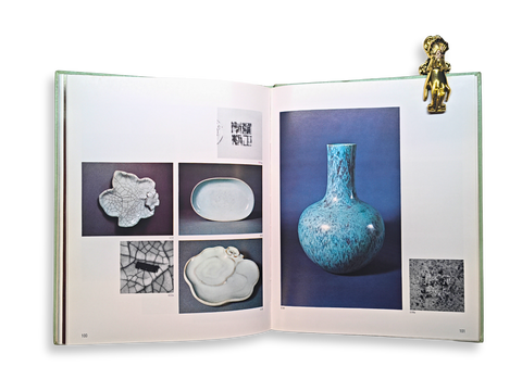 Monochrome Ceramics of Ming and Ch'ing Dynasties (Second Impression)