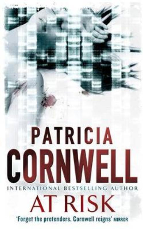 At Risk by Patricia Cornwell - 9780316732970