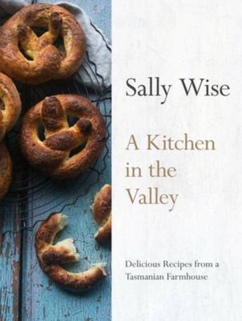 A Kitchen in the Valley: Delicious Recipes from a Tasmanian Farmhouse by Sally Wise - 9780733333620