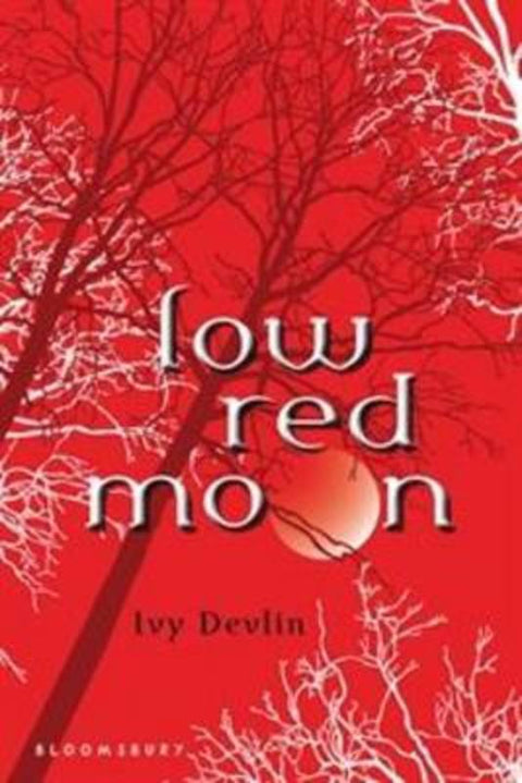 Low Red Moon by Ivy Devlin - 9781599906188
