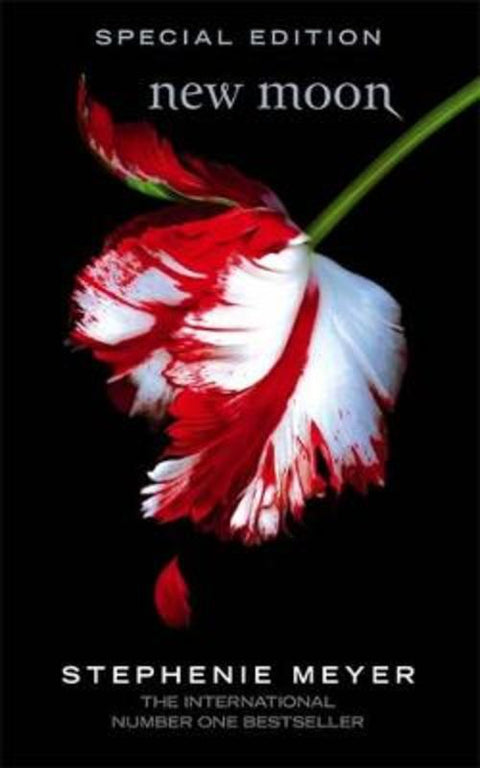 New Moon by Stephenie Meyer - 9781905654352