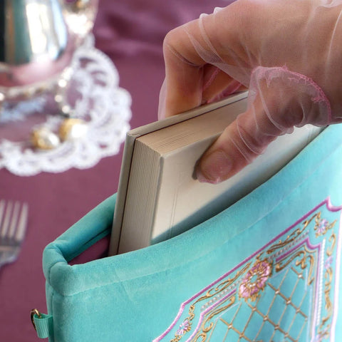 Antoinette Booksleeve