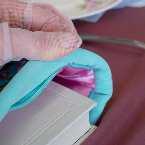 Antoinette Booksleeve