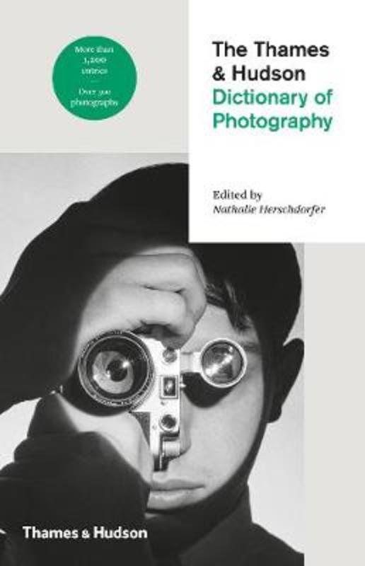 The Thames & Hudson Dictionary of Photography by Nathalie Herschdorfer - 9780500544990