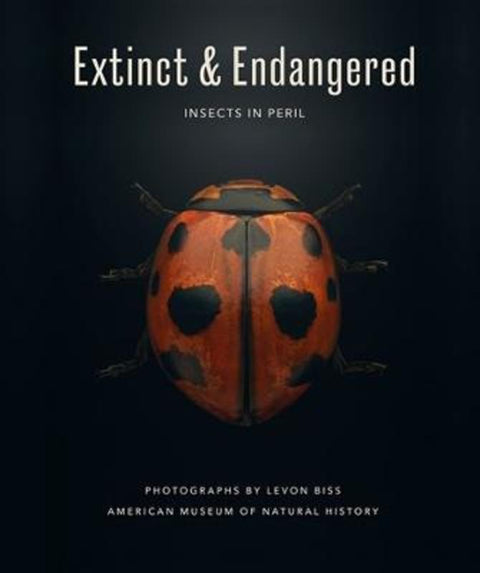 Extinct & Endangered by Levon Biss - 9781419759635