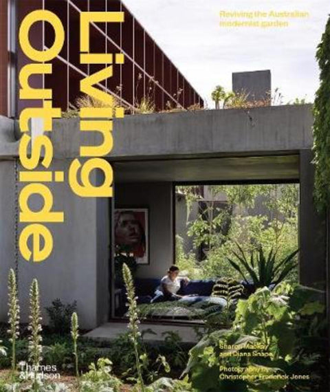 Living Outside by Sharon Mackay - 9781760760557
